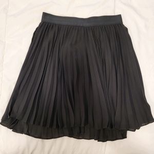 Aritzia Babaton Pleated Skirt